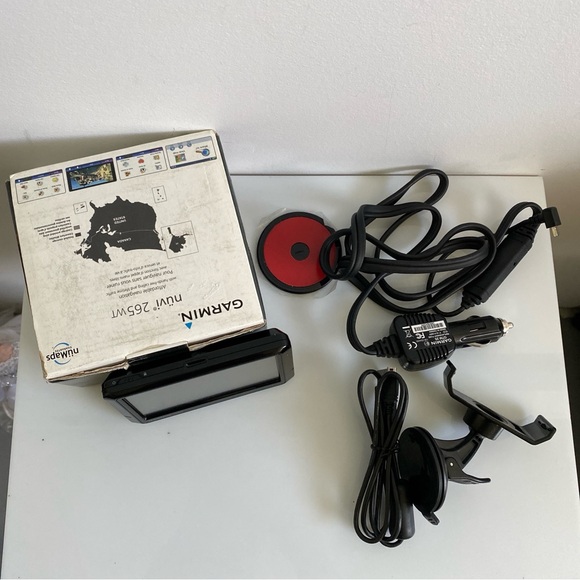 GARMIN NUVI 265WT GPS NAVIGATING SYSTEM GLOBAL POSITIONING 4.3" Screen - Picture 4 of 4